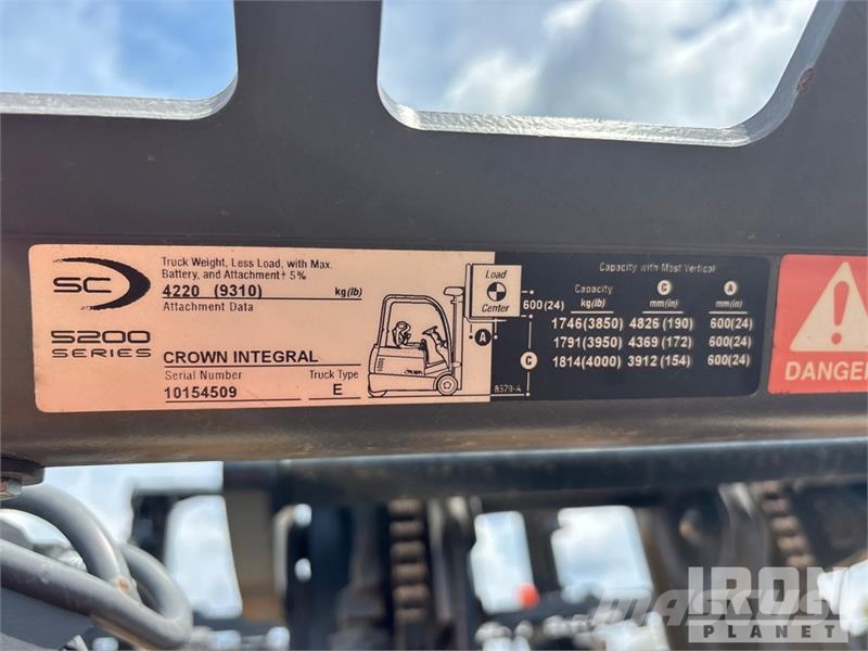 Crown sc5245-40 4000 lb Forklift شاحنات ذات رافعات شوكية تعمل بالكهرباء