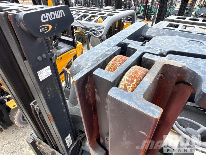 Crown sc5245-40 4000 lb Forklift شاحنات ذات رافعات شوكية تعمل بالكهرباء