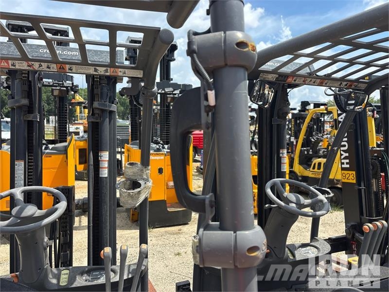 Crown sc5245-40 4000 lb Forklift شاحنات ذات رافعات شوكية تعمل بالكهرباء