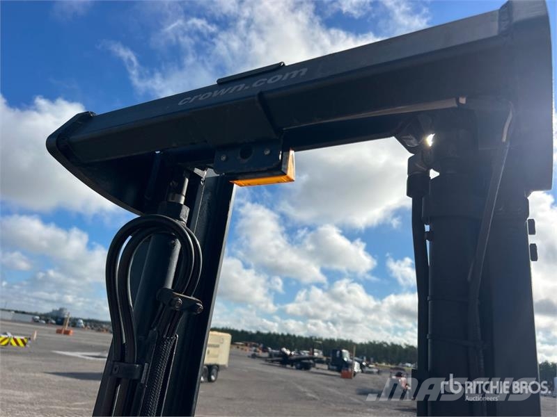 Crown SHC5540-30 3000 lb Electric Stacker Apiladoras eléctricos