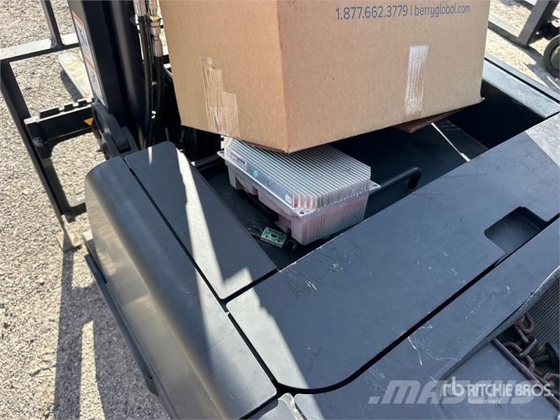 Crown SHC5540-30 3000 lb Electric Stacker Apiladoras eléctricos