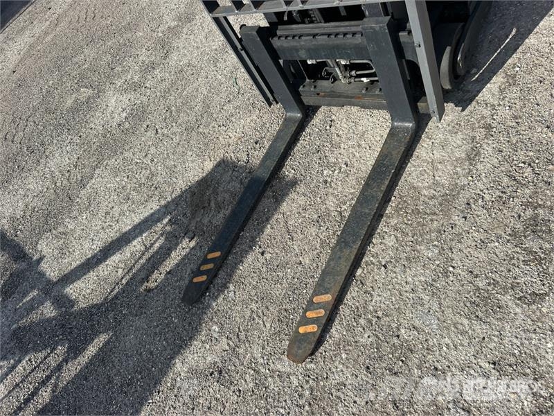 Crown SHC5540-30 3000 lb Electric Stacker Apiladoras eléctricos