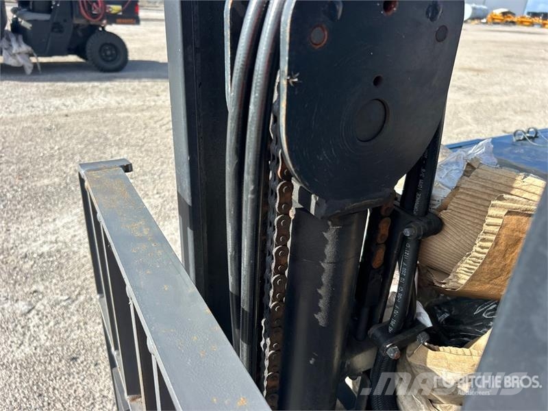 Crown SHC5540-30 3000 lb Electric Stacker Apiladoras eléctricos