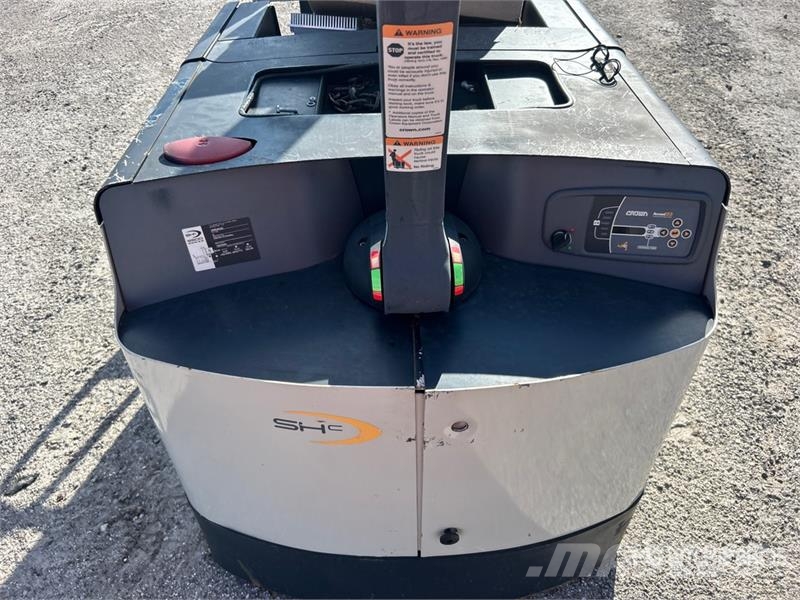 Crown SHC5540-30 3000 lb Electric Stacker Apiladoras eléctricos