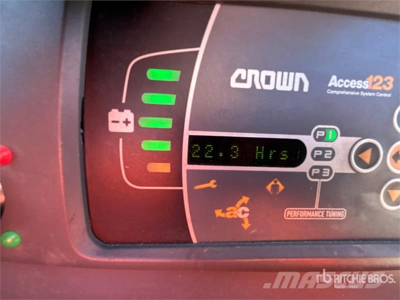 Crown SHC5540-30 3000 lb Electric Stacker Apiladoras eléctricos