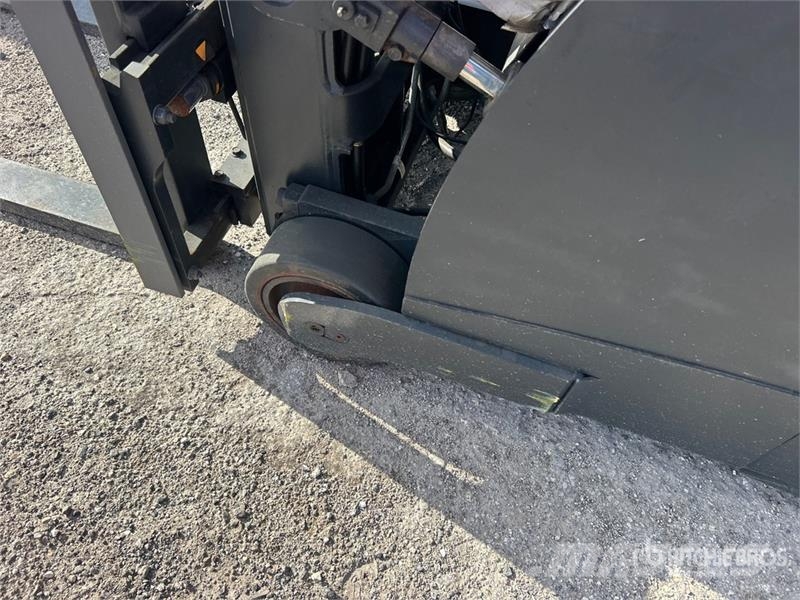 Crown SHC5540-30 3000 lb Electric Stacker Apiladoras eléctricos