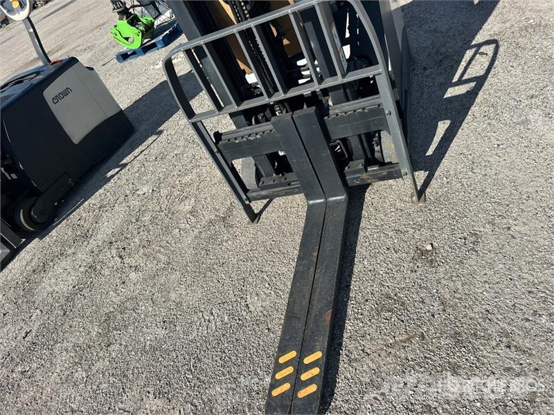 Crown SHC5540-30 3000 lb Electric Stacker Apiladoras eléctricos