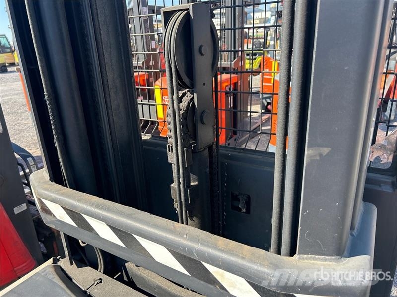 Crown SP3520-30 3000 lb Order Picker Srednje dizajući komisioni viljuškar