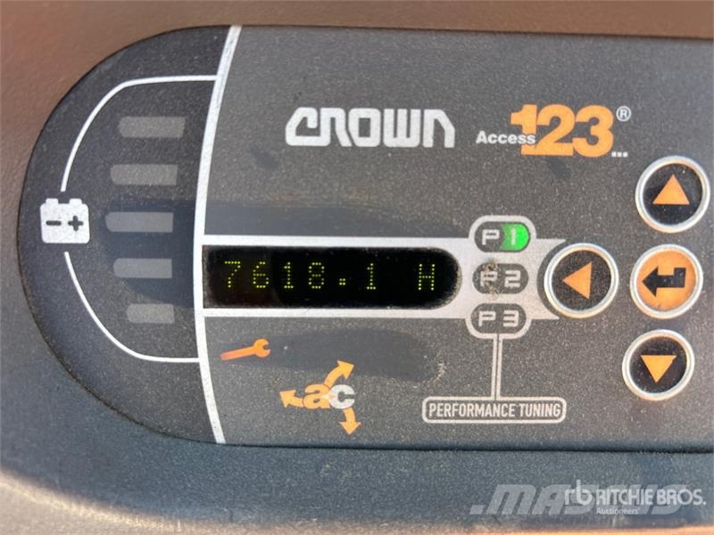Crown SP3520-30 3000 lb Order Picker Srednje dizajući komisioni viljuškar