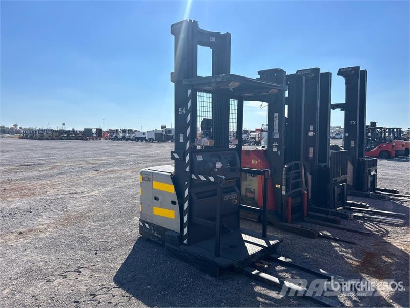 Crown SP3520-30 3000 lb Order Picker Srednje dizajući komisioni viljuškar