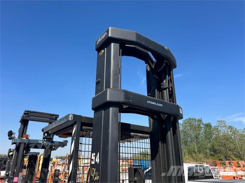 Crown SP3520-30 3000 lb Order Picker Srednje dizajući komisioni viljuškar