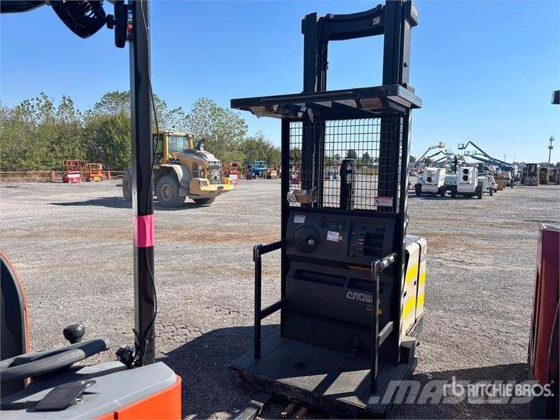 Crown SP3520-30 3000 lb Order Picker Srednje dizajući komisioni viljuškar