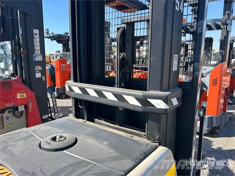 Crown SP3520-30 3000 lb Order Picker Srednje dizajući komisioni viljuškar