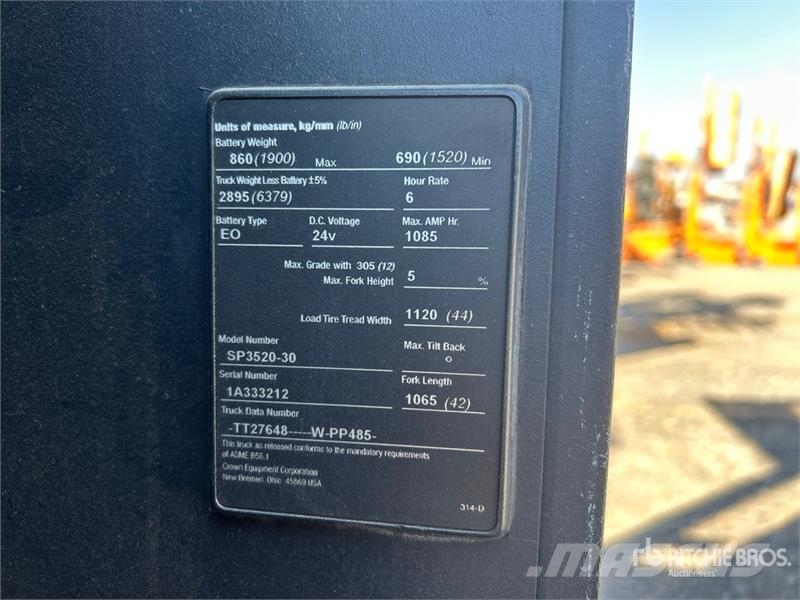 Crown SP3520-30 3000 lb Order Picker Srednje dizajući komisioni viljuškar