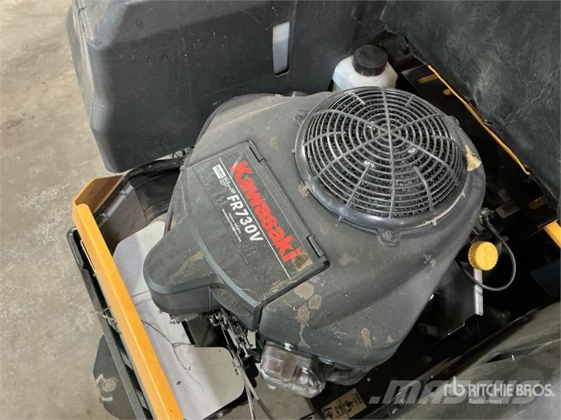 Cub Cadet ZForce SX Ride-On Lawn Mower Samojízdné sekačky