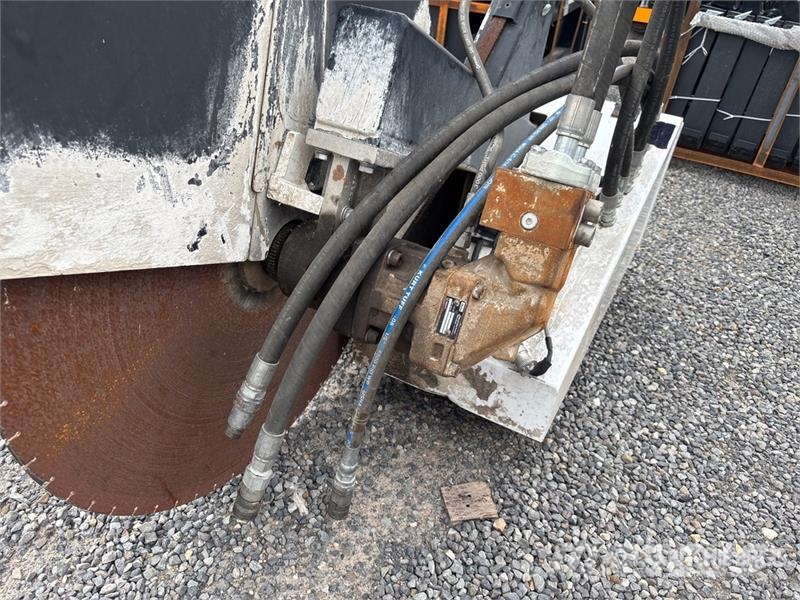Cuts SS2600 Skid Steer Rock Saw Other components