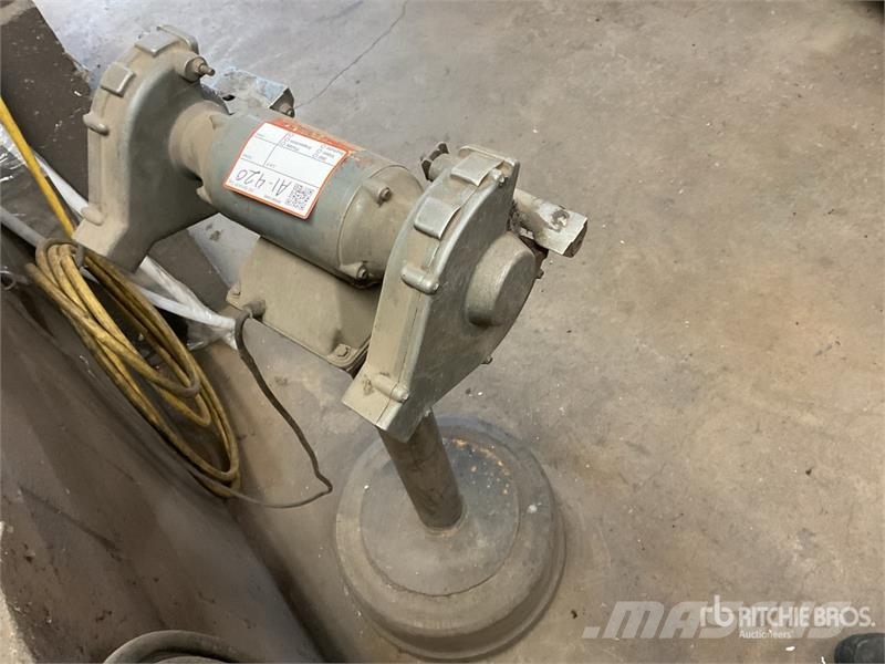 Dayton Bench Grinder 건설 장비 - 기타
