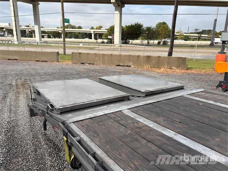 Delco 40 ft T/A Gooseneck Equipment Trailer مقطورات مركبات نقل
