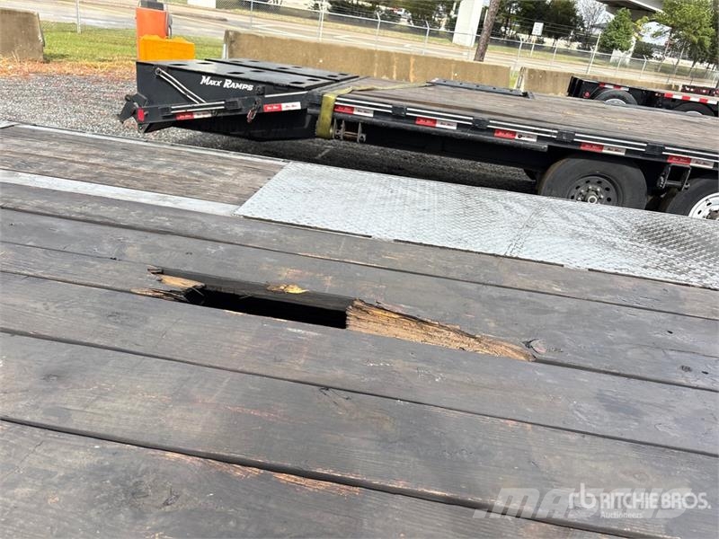 Delco 40 ft T/A Gooseneck Equipment Trailer مقطورات مركبات نقل