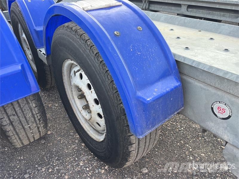 Demco T/A 1 Car Open Car Carrier Trailer Naczepy do transportu samochodów