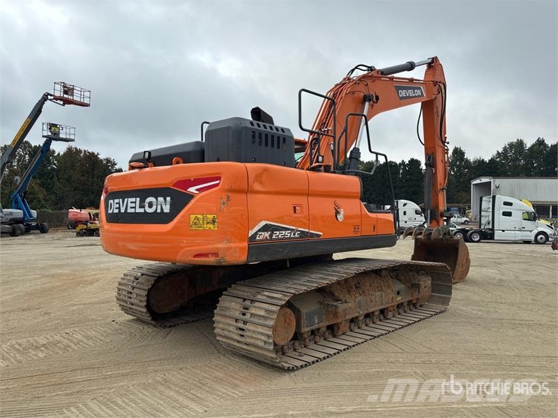 Develon DX225LC-7 Kāpurķēžu ekskavatori