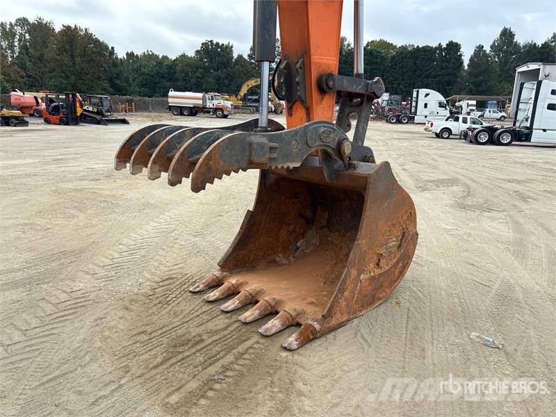 Develon DX225LC-7 Kāpurķēžu ekskavatori