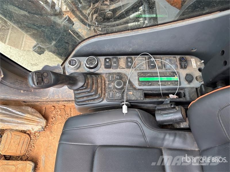 Develon DX225LC-7 Kāpurķēžu ekskavatori