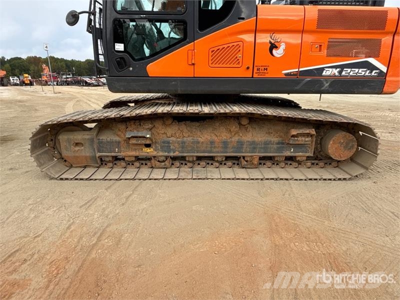 Develon DX225LC-7 Kāpurķēžu ekskavatori