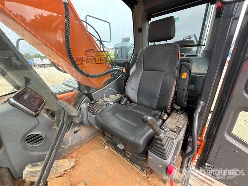 Develon DX225LC-7 Kāpurķēžu ekskavatori
