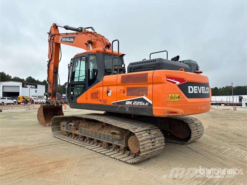 Develon DX225LC-7 Kāpurķēžu ekskavatori