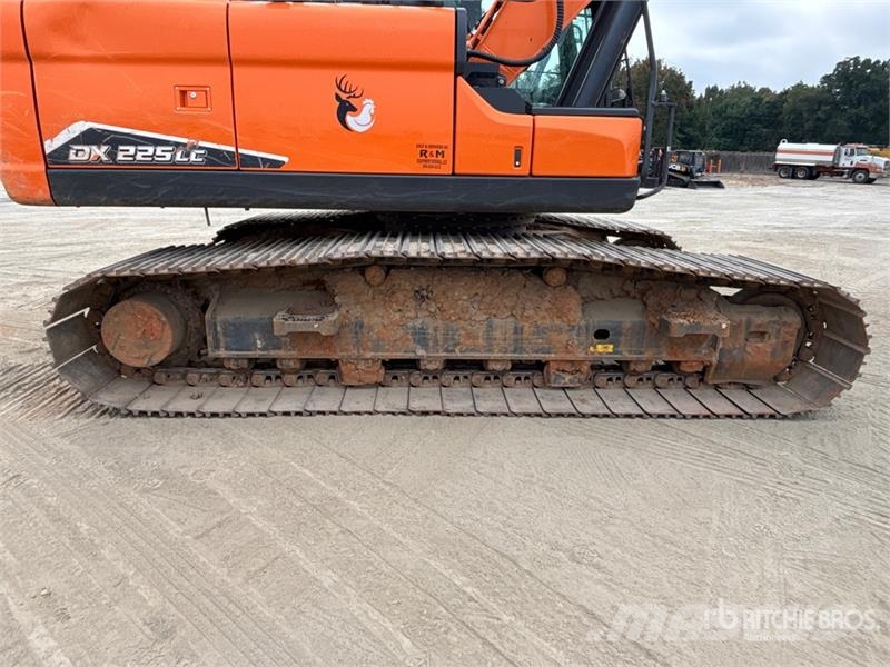 Develon DX225LC-7 Kāpurķēžu ekskavatori