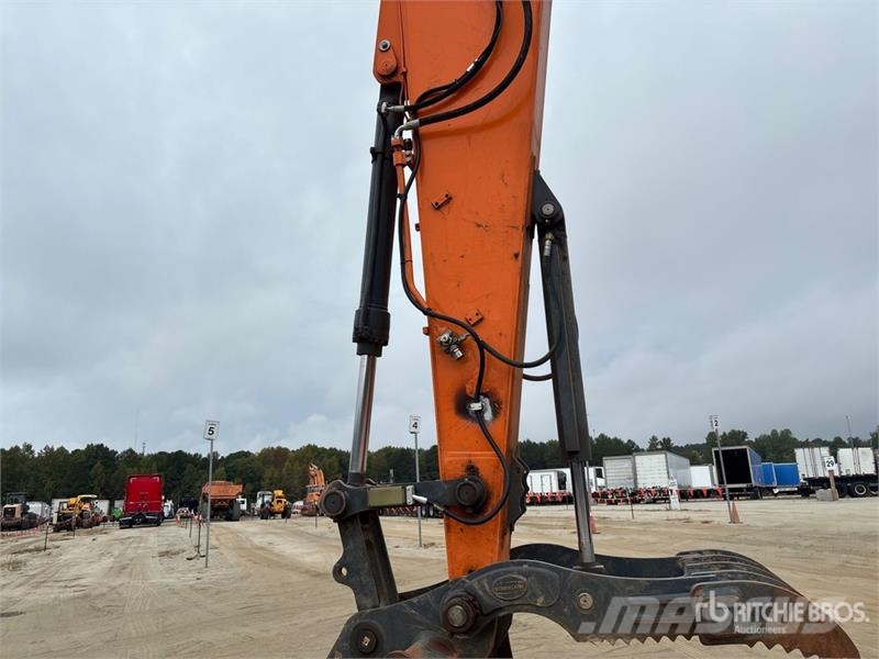 Develon DX225LC-7 Kāpurķēžu ekskavatori