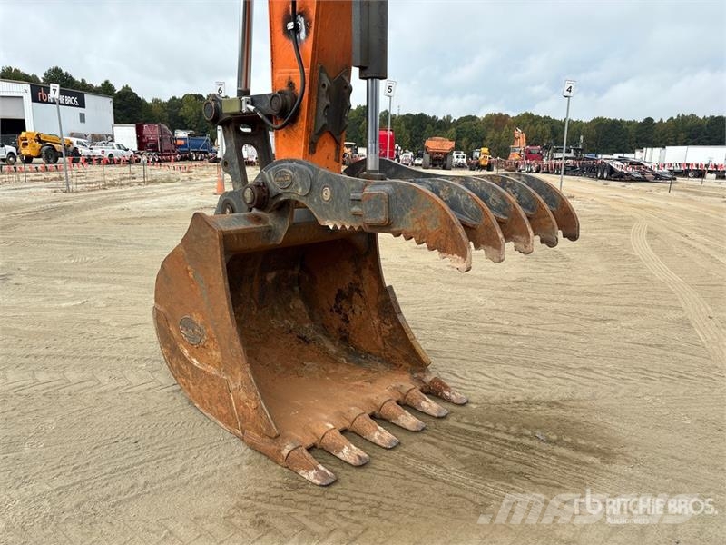 Develon DX225LC-7 Kāpurķēžu ekskavatori