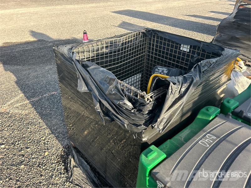 DeWalt of (2) Dewalt 4.8 cfm Electric 15 gal Air Compress مكابس