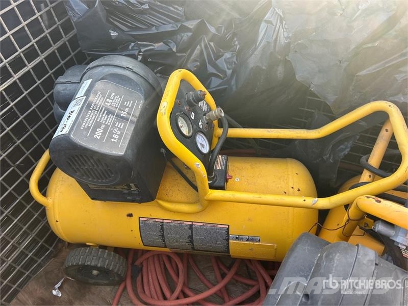 DeWalt of (2) Dewalt 4.8 cfm Electric 15 gal Air Compress مكابس