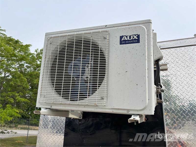 Diamond Cargo 34 ft Tri/A Enclosed Trailer مقطورات ذات هيكل صندوقي