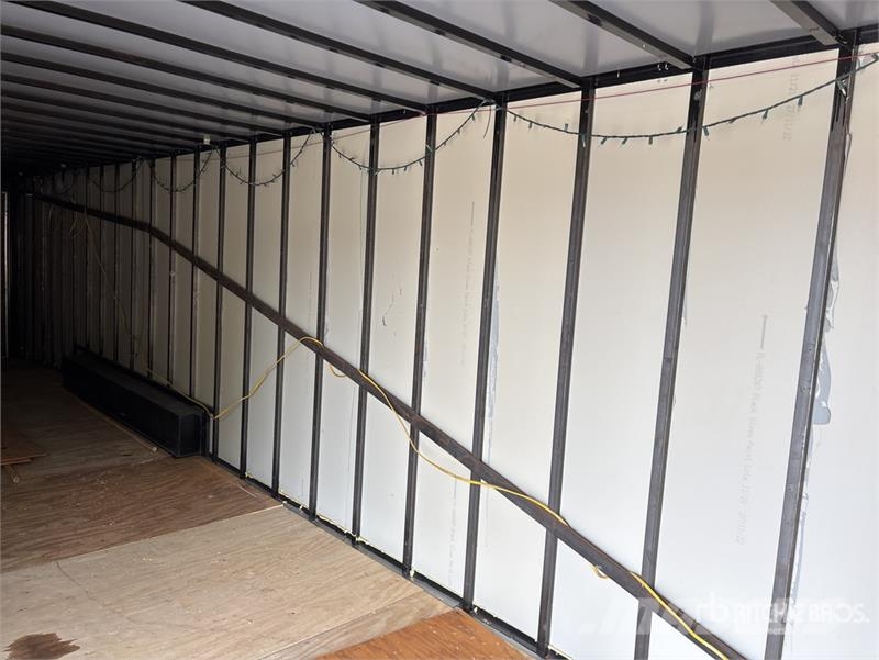 Diamond Cargo 34 ft Tri/A Enclosed Trailer مقطورات ذات هيكل صندوقي