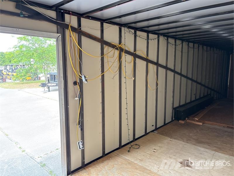 Diamond Cargo 34 ft Tri/A Enclosed Trailer مقطورات ذات هيكل صندوقي
