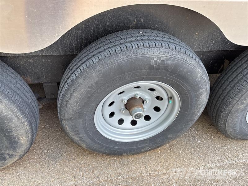 Diamond Cargo 34 ft Tri/A Enclosed Trailer مقطورات ذات هيكل صندوقي