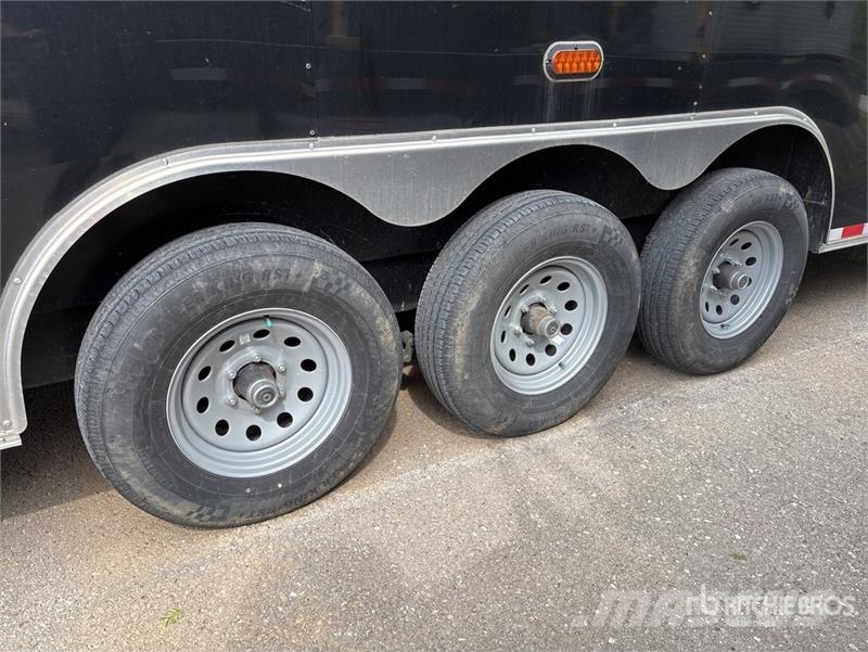 Diamond Cargo 34 ft Tri/A Enclosed Trailer مقطورات ذات هيكل صندوقي