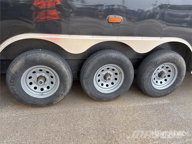Diamond Cargo 34 ft Tri/A Enclosed Trailer مقطورات ذات هيكل صندوقي