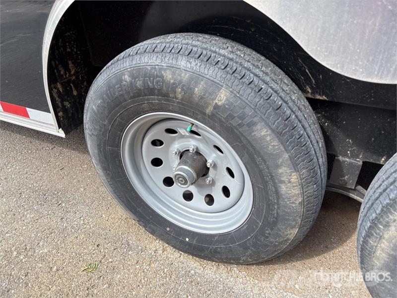 Diamond Cargo 34 ft Tri/A Enclosed Trailer مقطورات ذات هيكل صندوقي