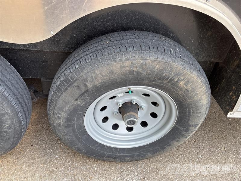 Diamond Cargo 34 ft Tri/A Enclosed Trailer مقطورات ذات هيكل صندوقي