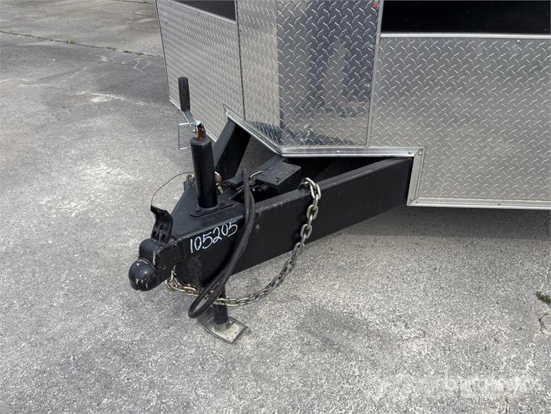 Diamond Cargo 34 ft Tri/A Enclosed Trailer مقطورات ذات هيكل صندوقي
