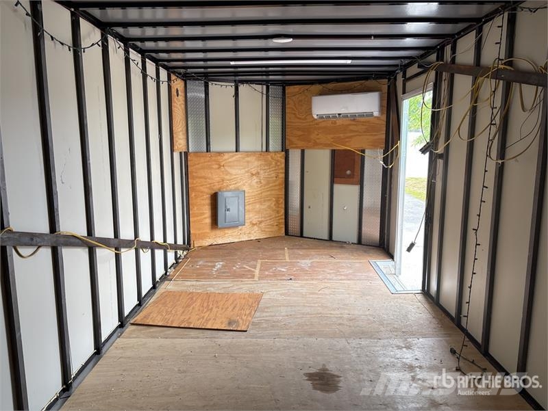 Diamond Cargo 34 ft Tri/A Enclosed Trailer مقطورات ذات هيكل صندوقي