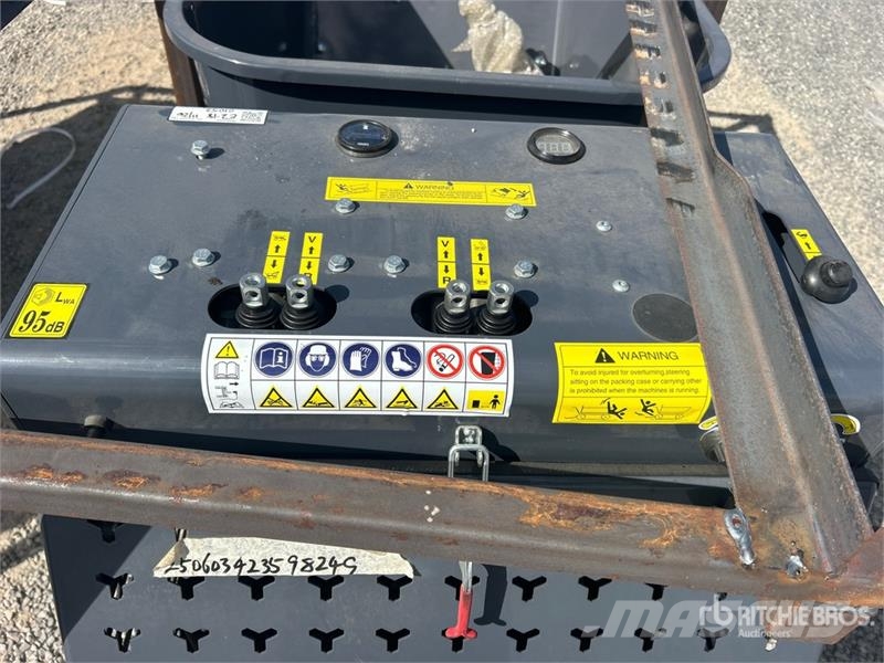  DigSwift DS-1200 Stand-On Mini Crawler Dumper (Unu Vehículos compactos de volteo
