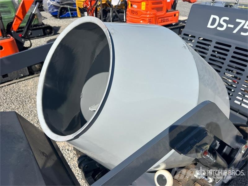DigSwift DS-750 Mini Crawler Concrete Mixer (Unuse معدات البناء - غير ذلك