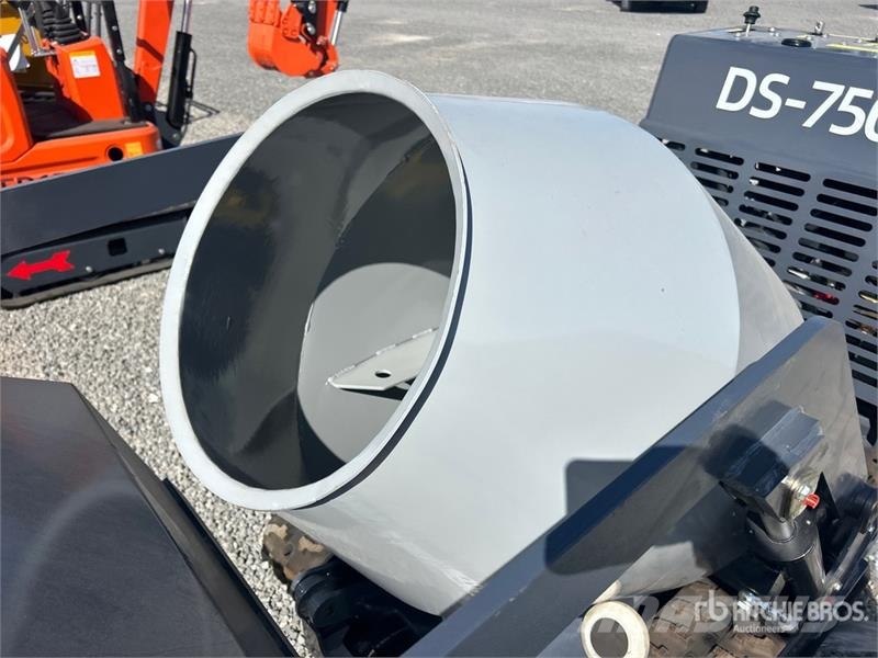 DigSwift DS-750 Mini Crawler Concrete Mixer (Unuse معدات البناء - غير ذلك