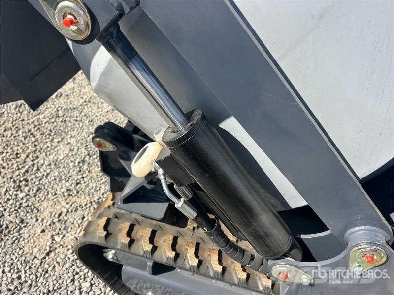 DigSwift DS-750 Mini Crawler Concrete Mixer (Unuse معدات البناء - غير ذلك