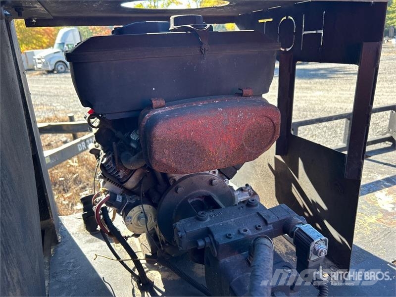 Ditch Runner DR-775XLT Towable Asphalt sealcoating Asfaldimasinate lisatarvikud